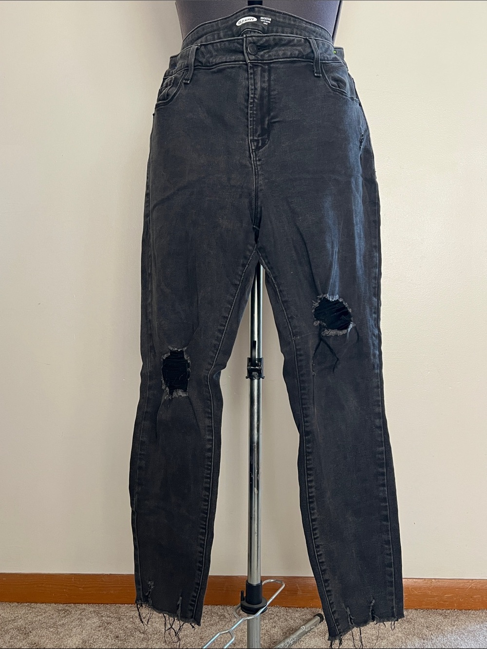 Old Navy Rockstar Super Skinny Ankle Jeans in Charcoal Black